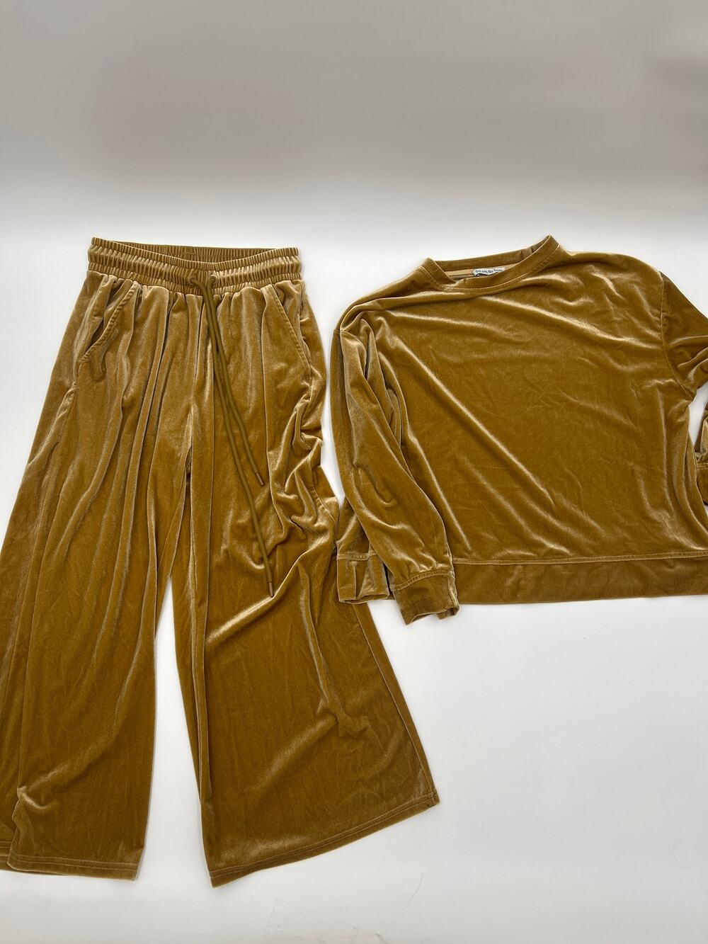 See and Be Seen Velour Lounge Set Women’s Size  S Gold Wide Leg Pants Cozy